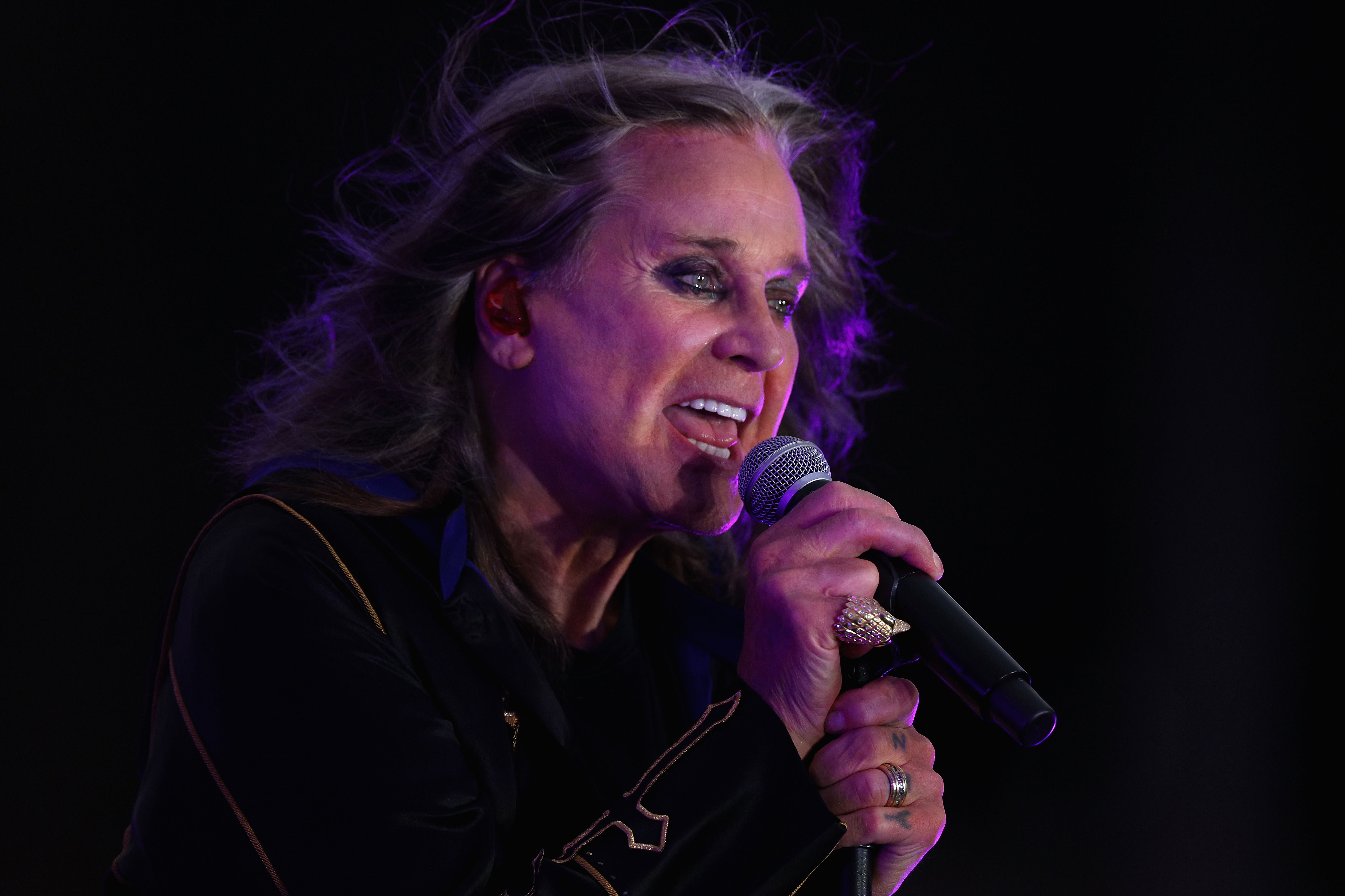 Penyanyi rock legendaris Ozzy Osbourne saat manggung di California, AS, 8 September 2022.