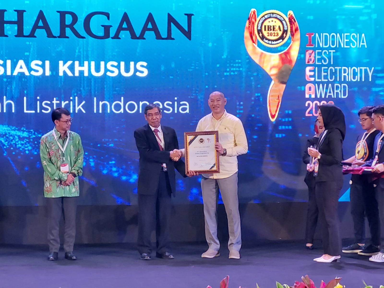 Motor listrik Greentech berhasil meraih penghargaan di ajang Indonesia Best Electricity Award (IBEA) 2023 sebagai Best Electric Motorcycle.