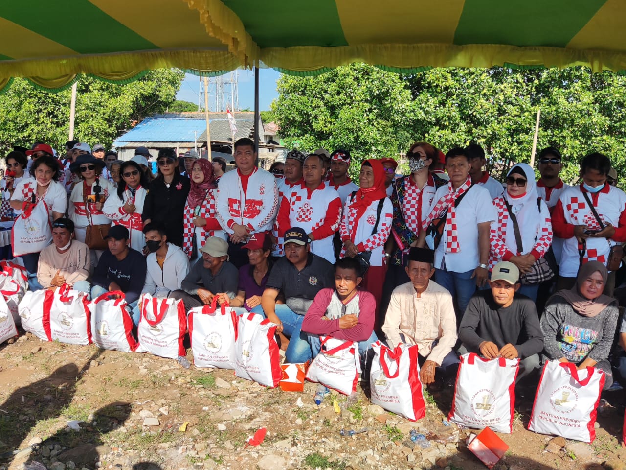 Peresmian posko bantuan hukum dan donasi sembako