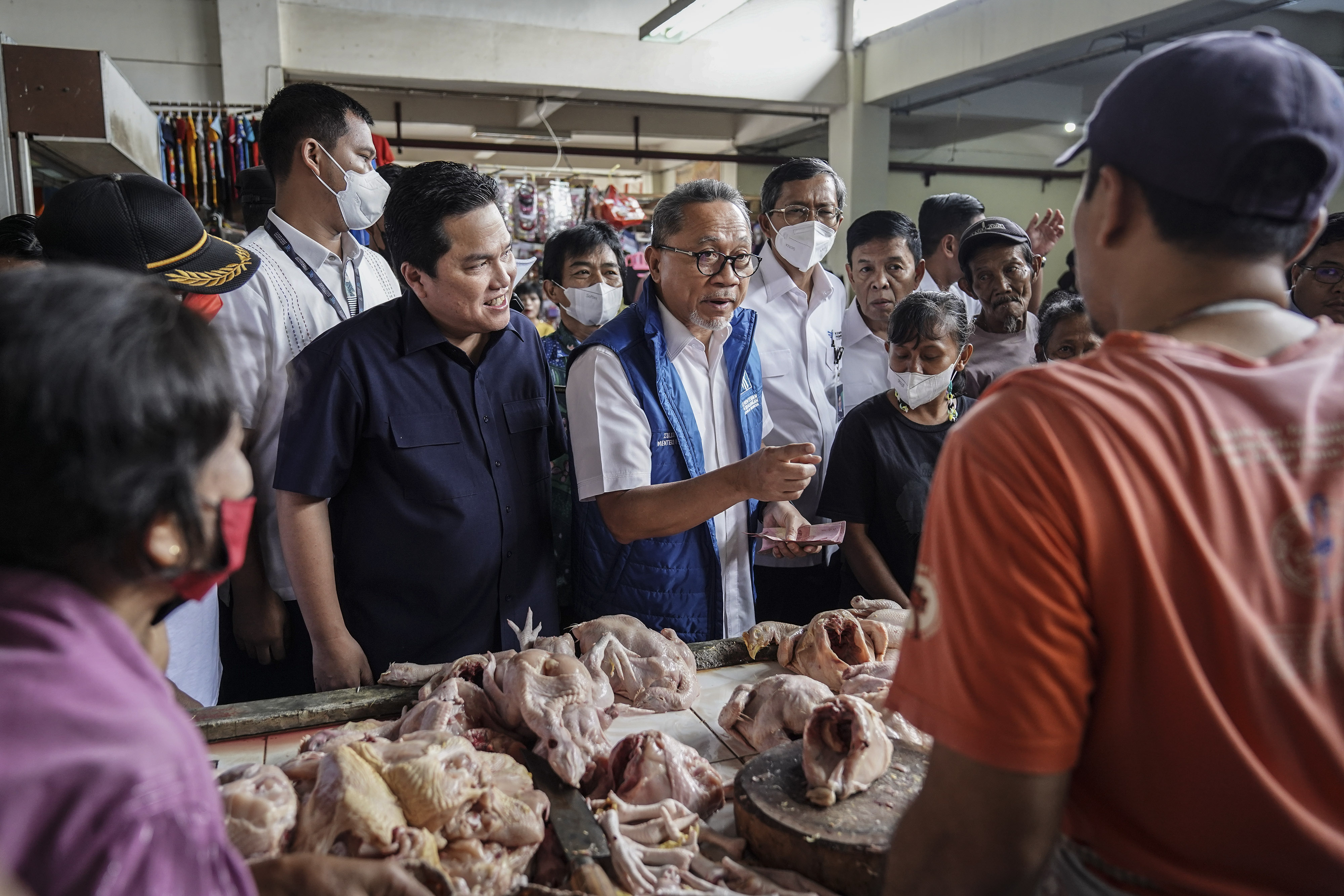 Menteri BUMN Erick Thohir bersama Menteri Perdagangan yang juga Ketua Umum PAN Zulkifli Hasan saat di Semarang, 2 Desember 2022.