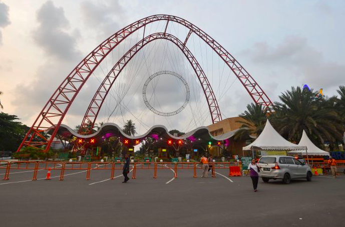 Pintu masuk Taman Impian Jaya Ancol.