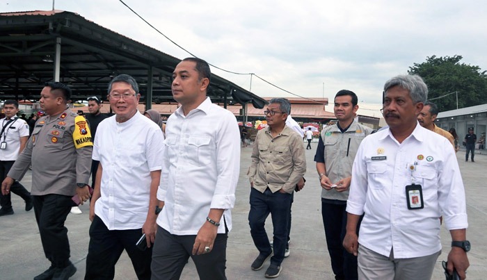  Wali Kota Surabaya Eri Cahyadi dan Direktur Polbangtan Malang, Setya Budhi Udrayana (kanan)