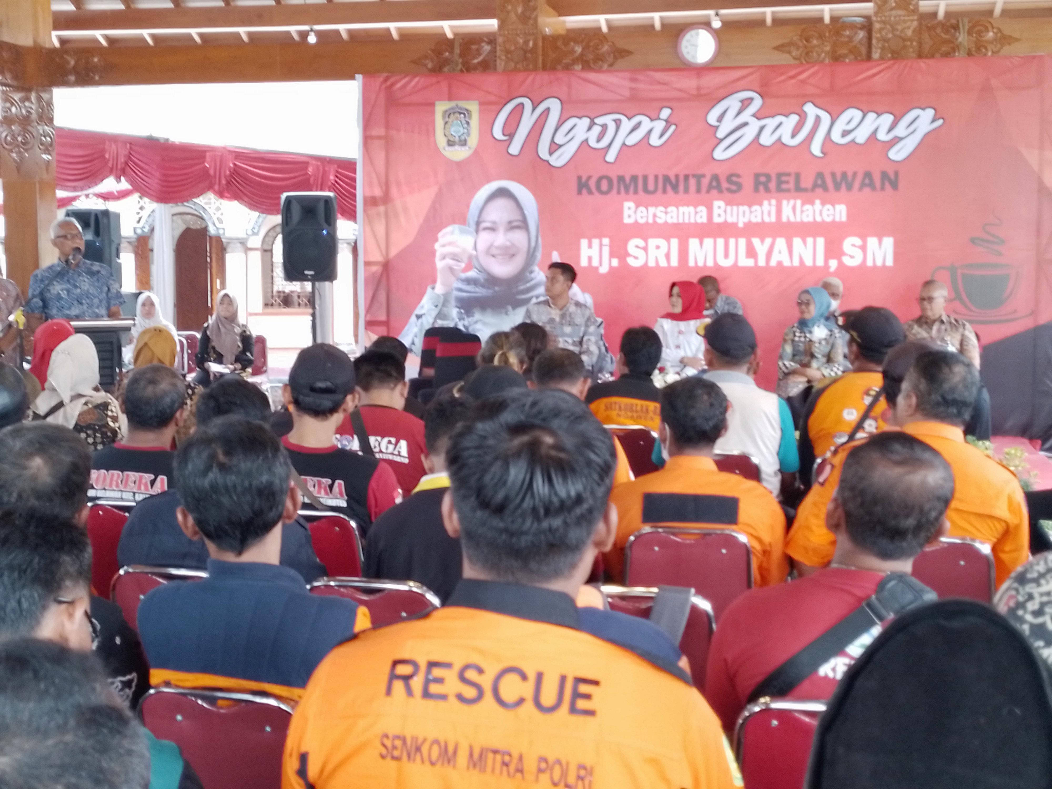 Bupati Sri Mulyani Menilai Relawan Bencana Klaten sebagai Pribadi Tangguh