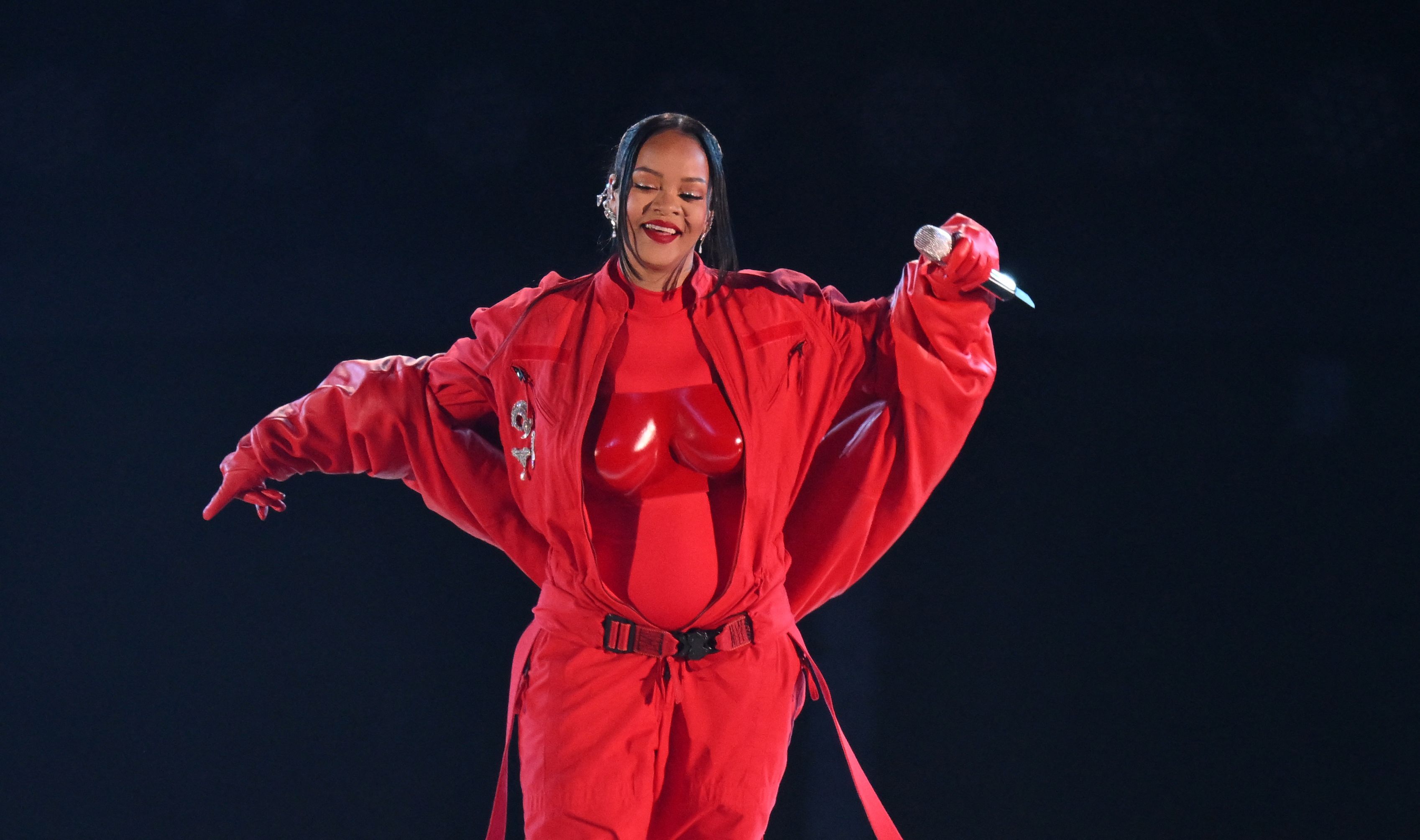 Rihanna saat tampil di halftime show Super Bowl, 12 Februari lalu