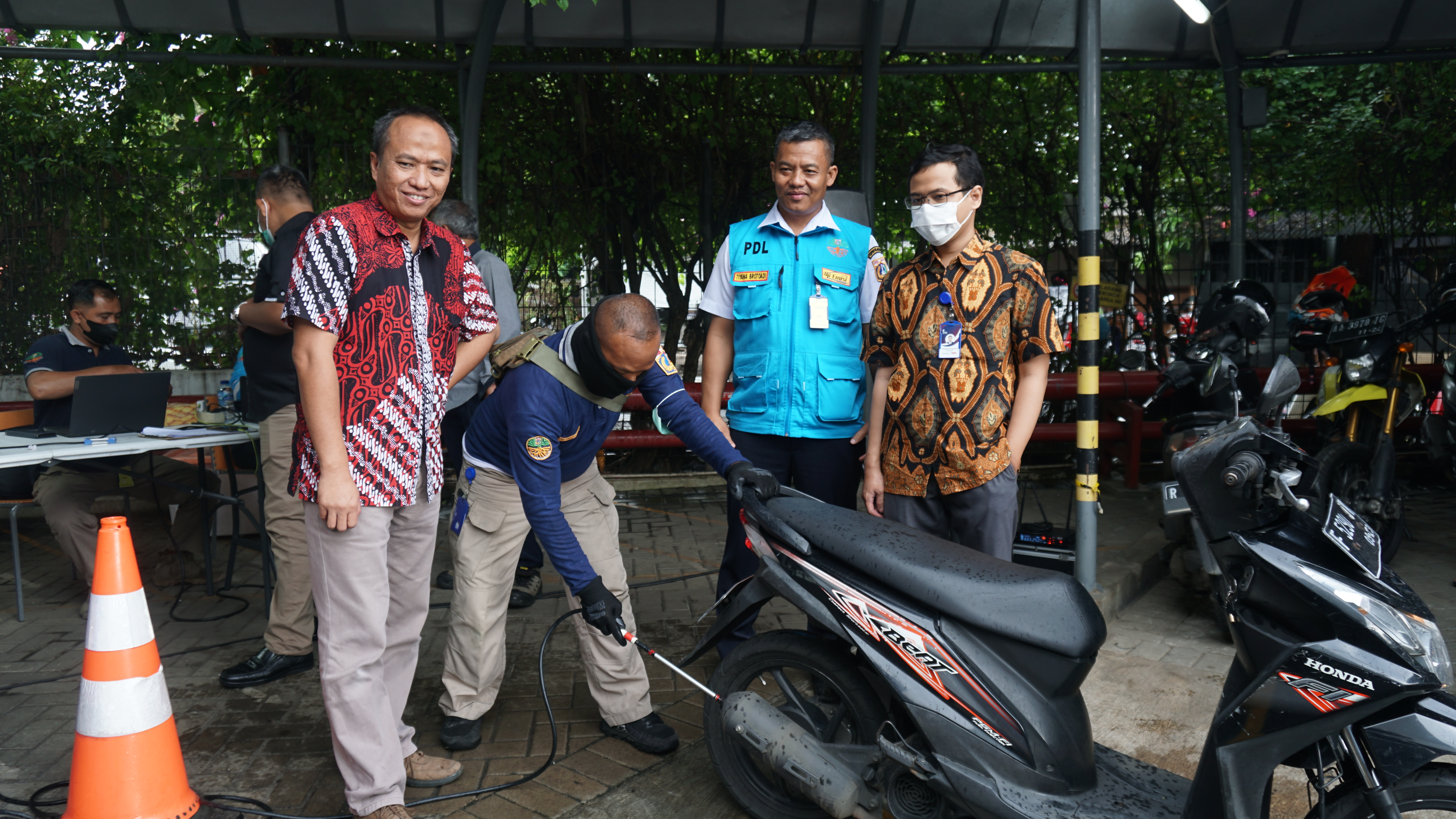 Uji emisi untuk mengetahui performa mesin dan juga tingkat efisiensi pembakaran suatu mesin kendaraan.