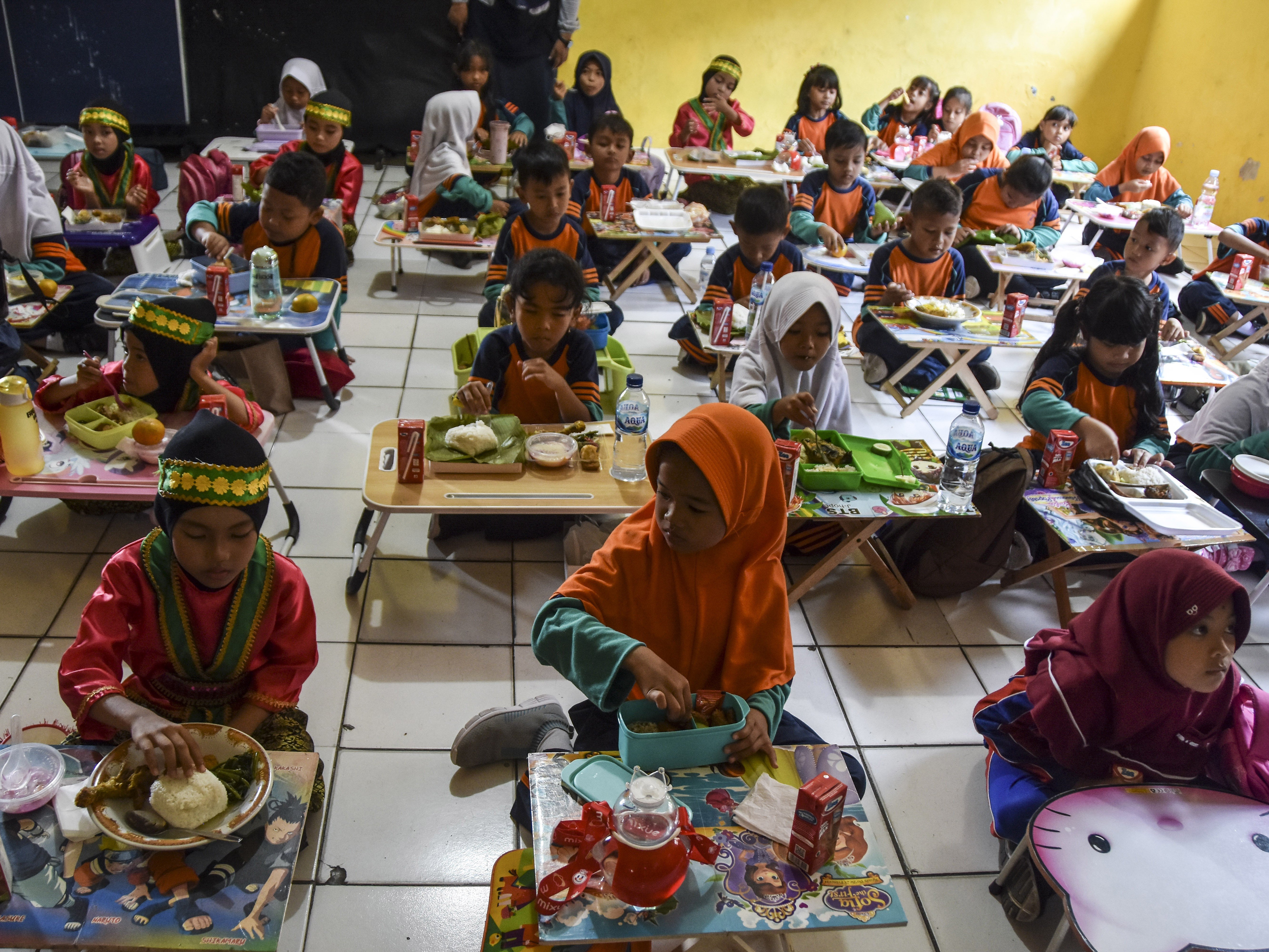 Doa sebelum dan sesudah Makan Arab, Latin, dan Arti