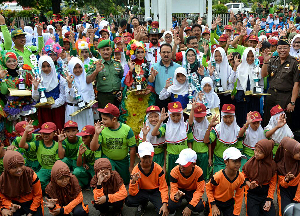 Suasana gembira di salah satu sekolah penerima penghargaan Adiwiyata di Kalimantan Selatan