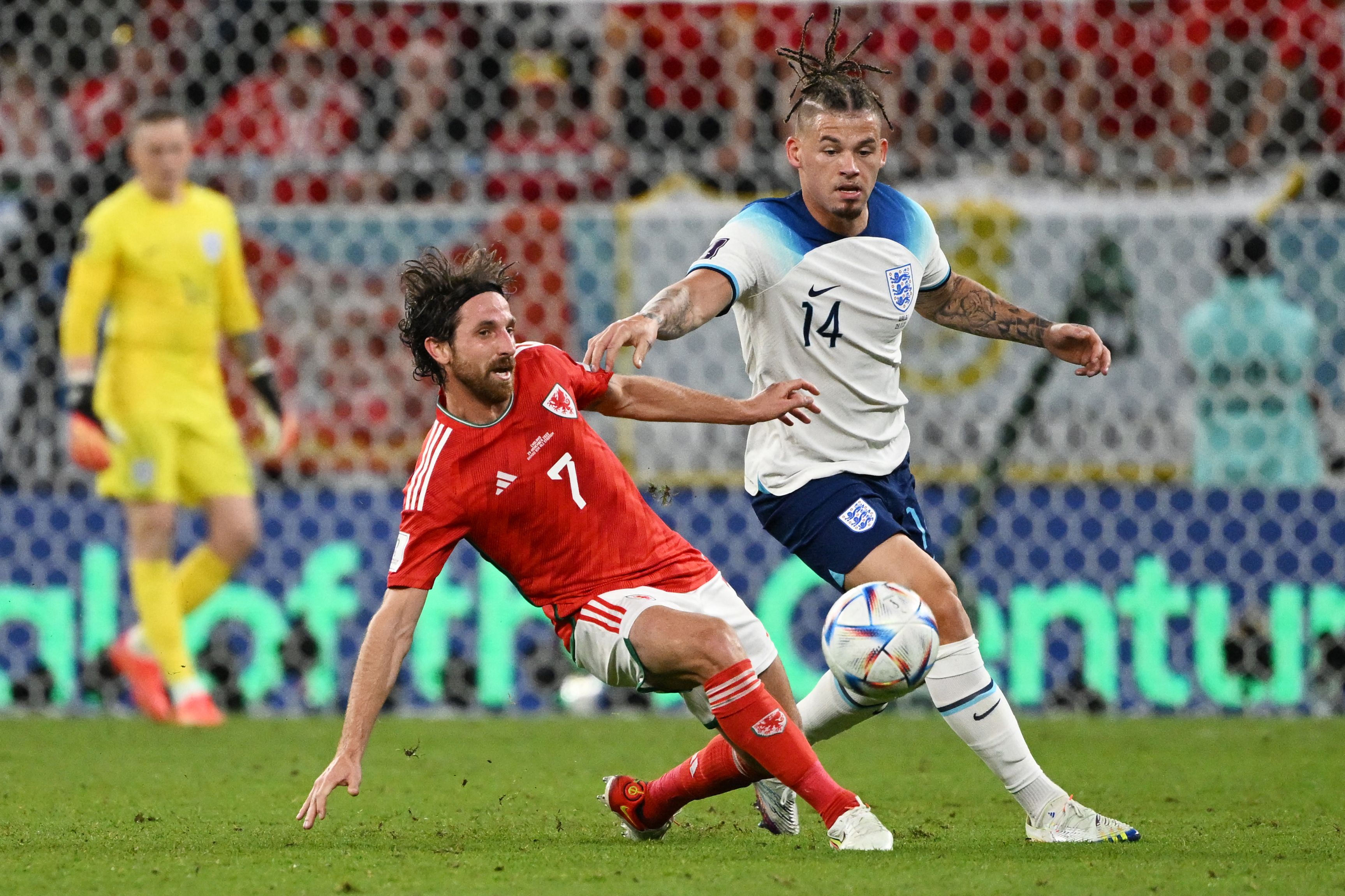 Gelandang timnas Wales Joe Allen (kiri)