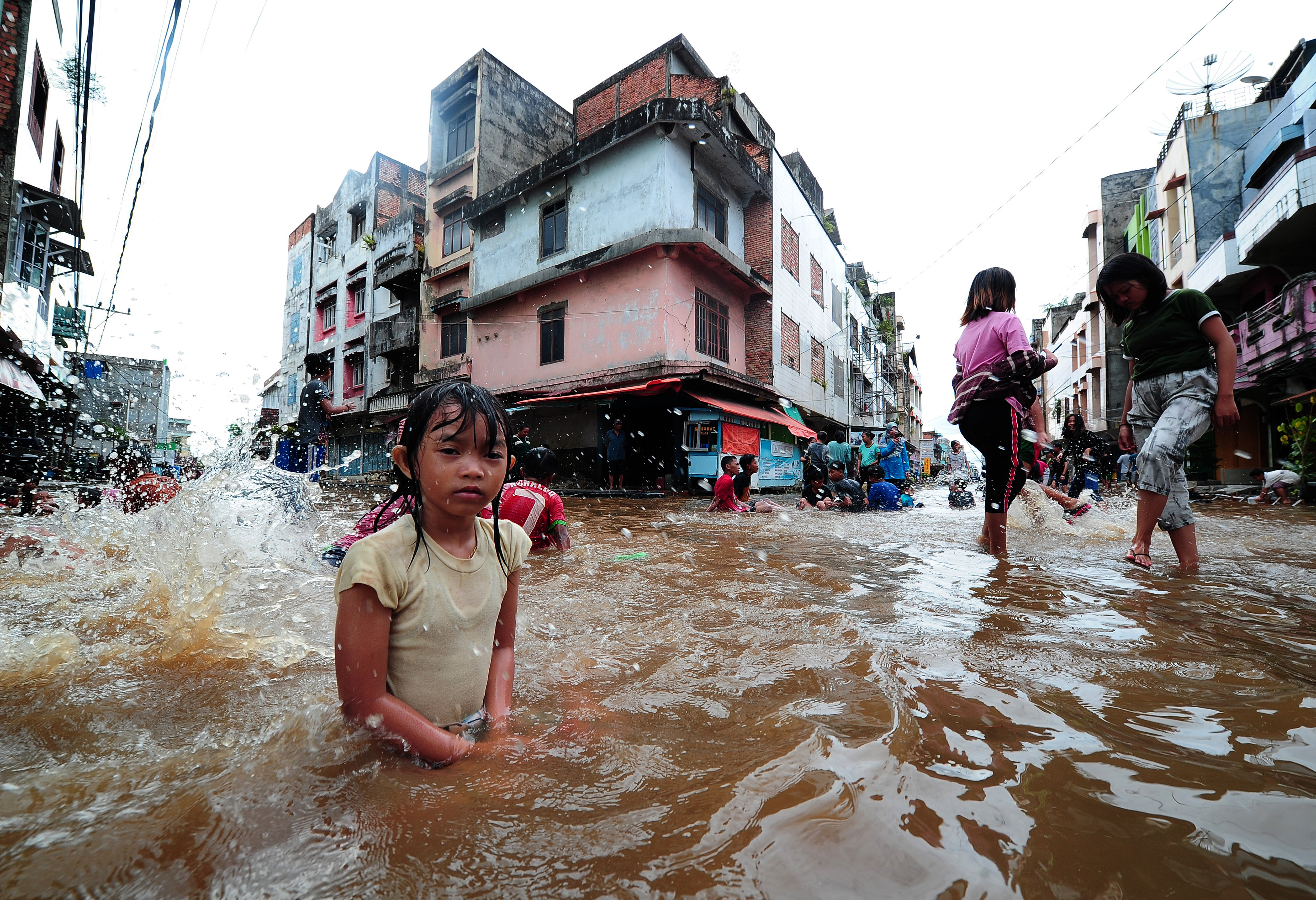 Banjir Air Laut Pasang Rendam Rumah Warga Pesisir Jambi