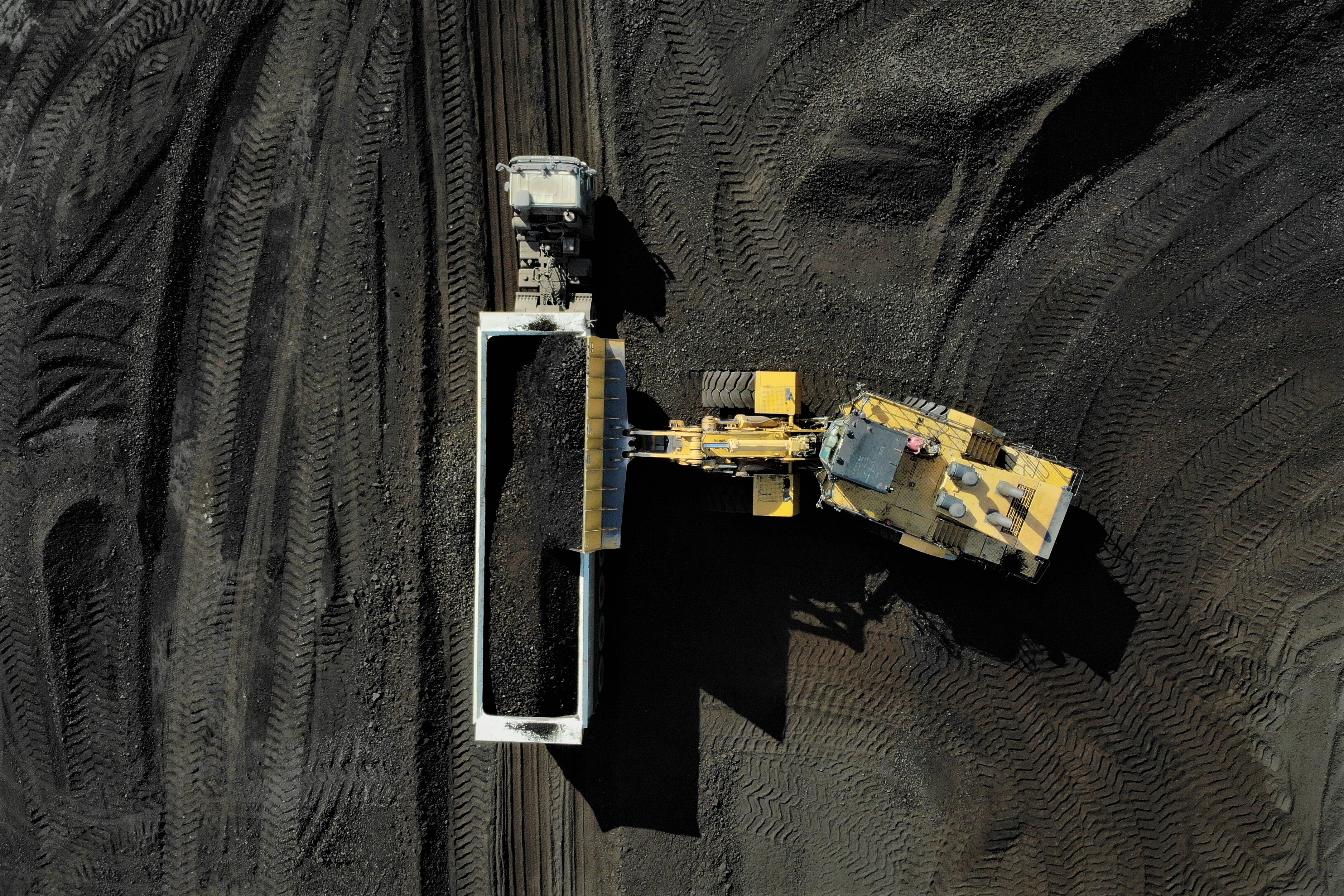 Aktivitas di tambang batu bara