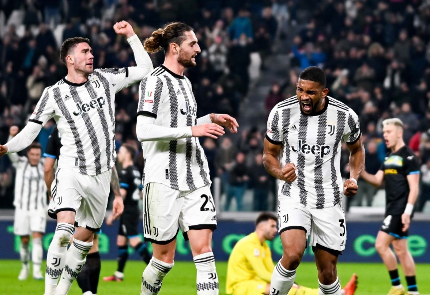 Para pemain Juventus melakukan selebrasi usai mencetak gol ke gawang Lazio di laga Coppa Italia.
