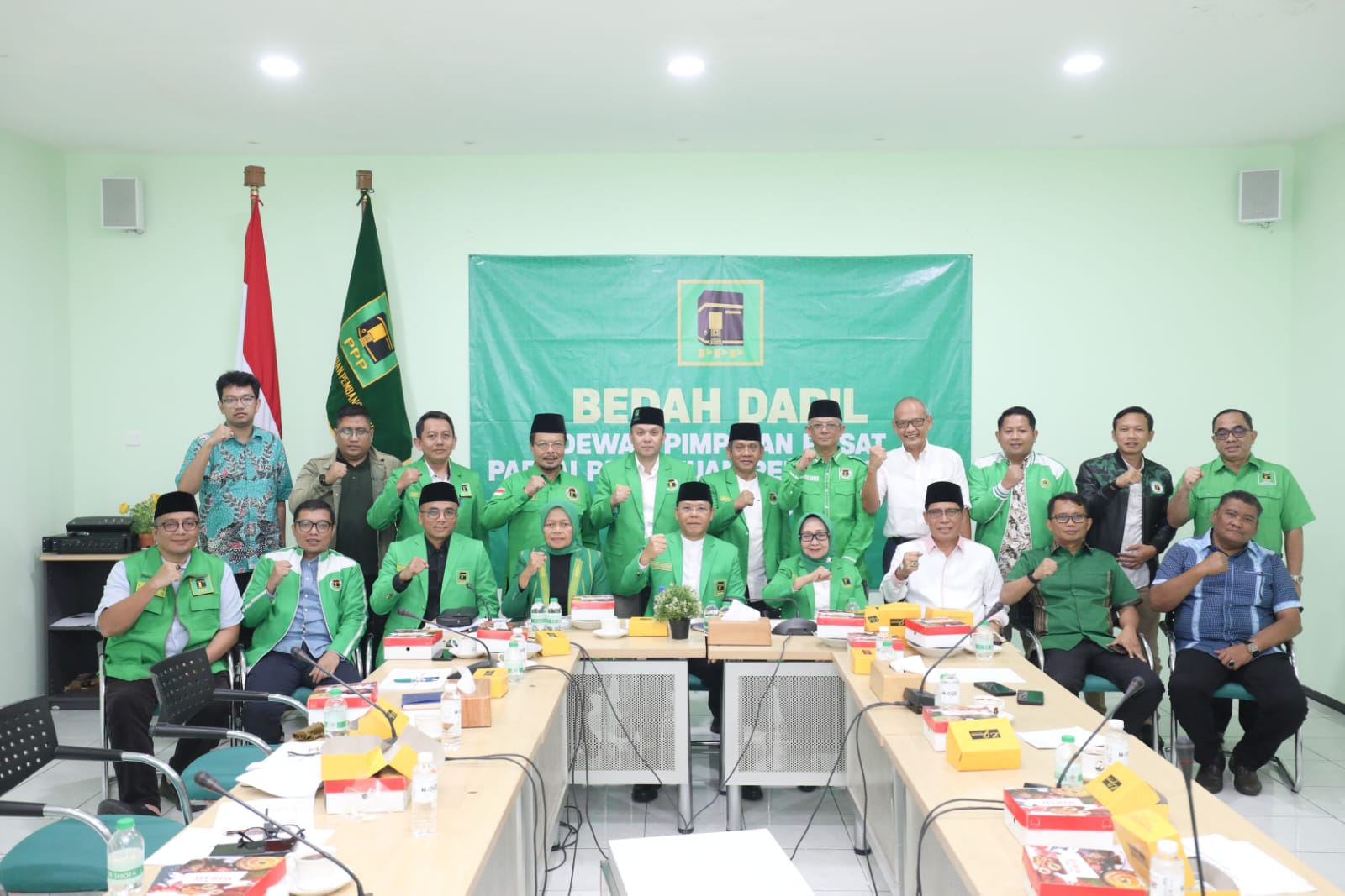 Foto bersama usai DPP PPP melaksanakan bedah dapil bersama DPW PPP Jawa Timur, hasilnya optimis 11 kursi DPR RI dari Jatim.