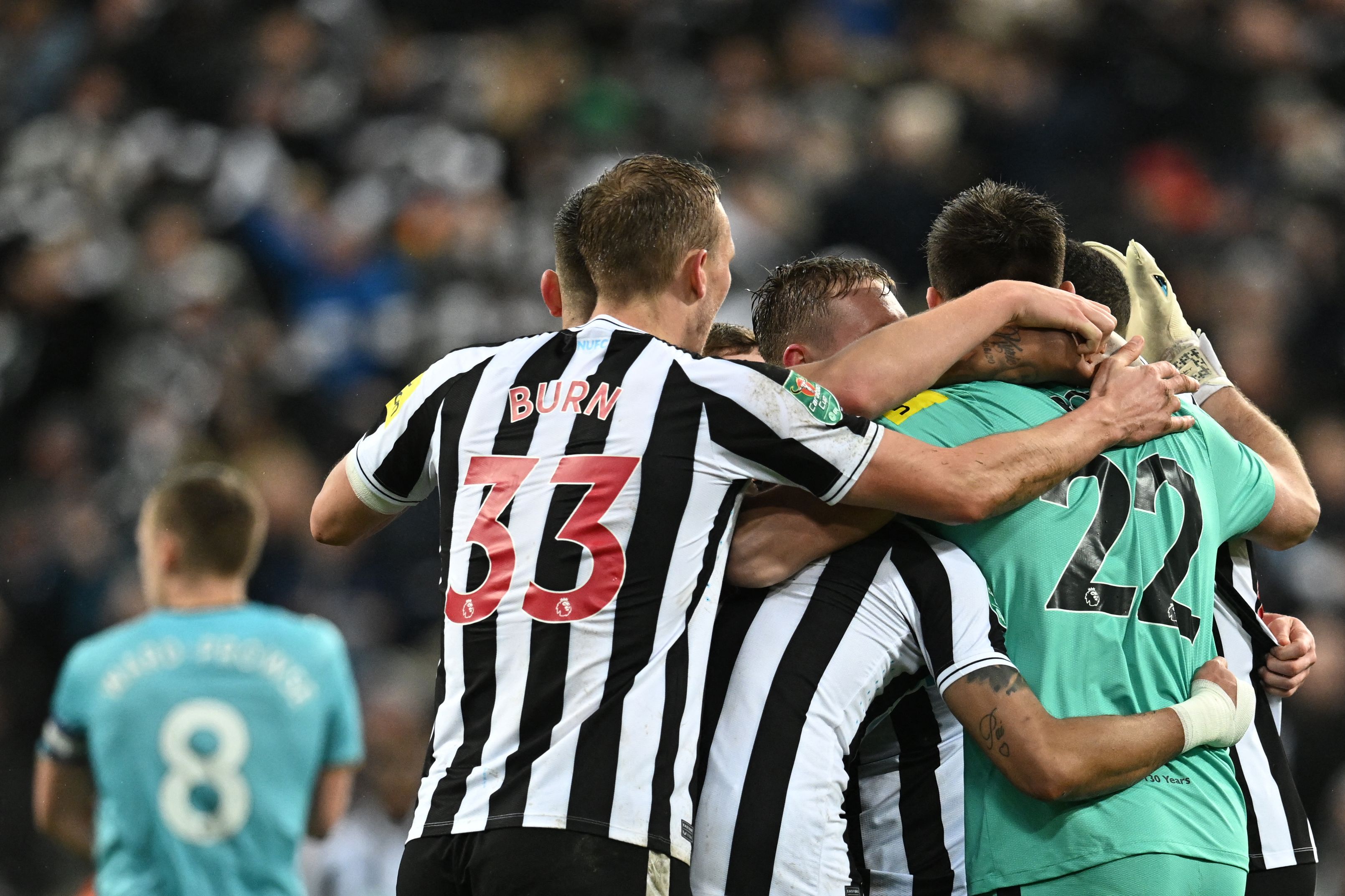 Para pemain Newcastle United melakukan selebrasi di akhir laga leg kedua semifinal Piala Liga melawan Southampton.