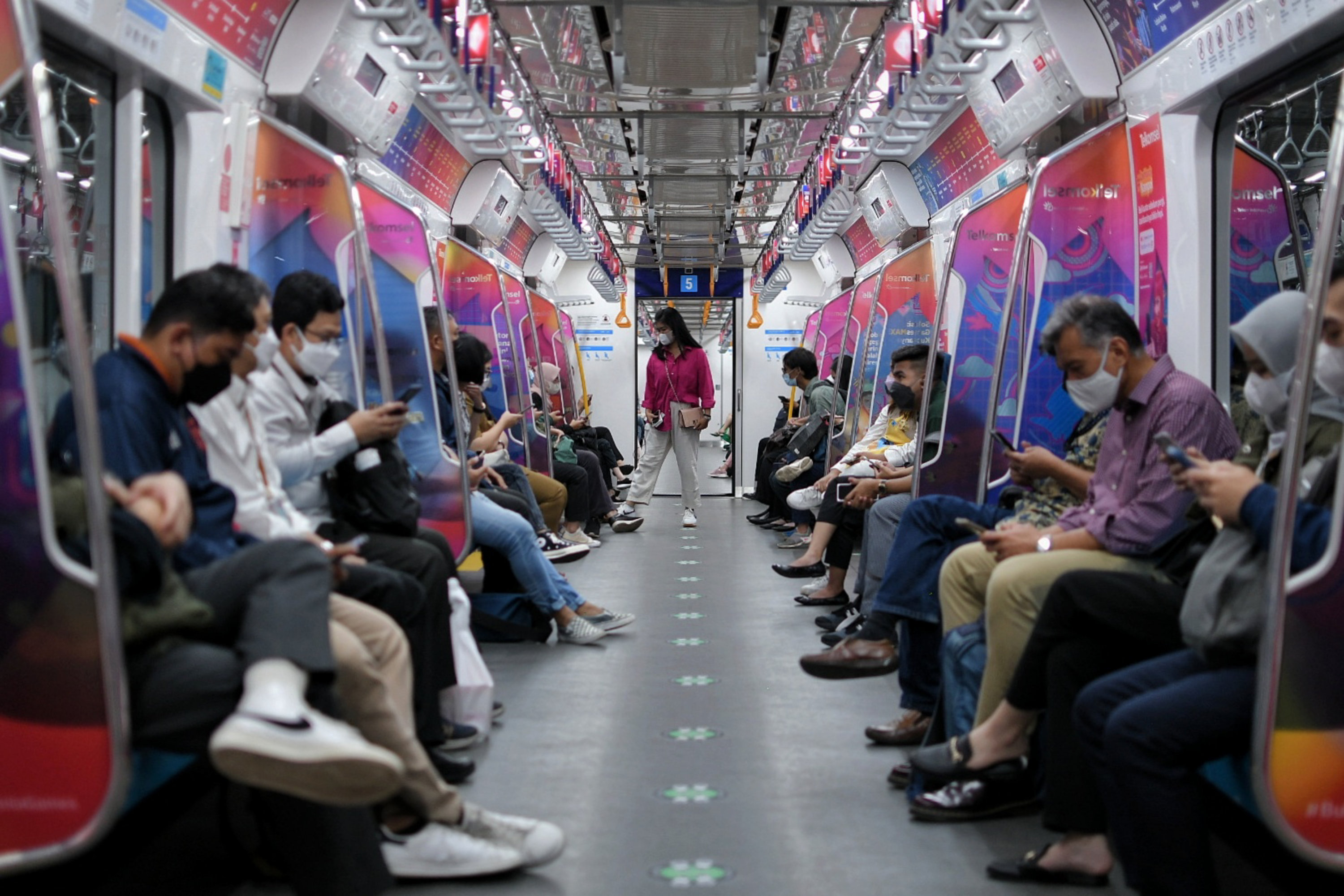 Suasana di dalam MRT Jakarta