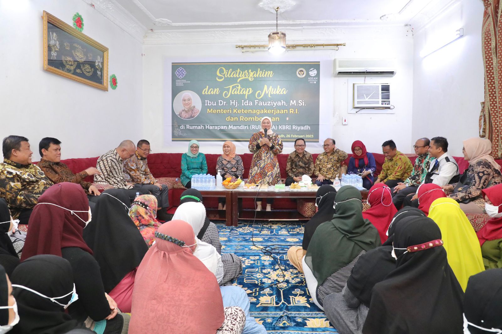 Menaker Ida Fauziyah menemui para PMI tersebut di Shelter Ruhama Ummul Hamam KBRI Riyadh, Arab Saudi pada Minggu (26/2/2023).