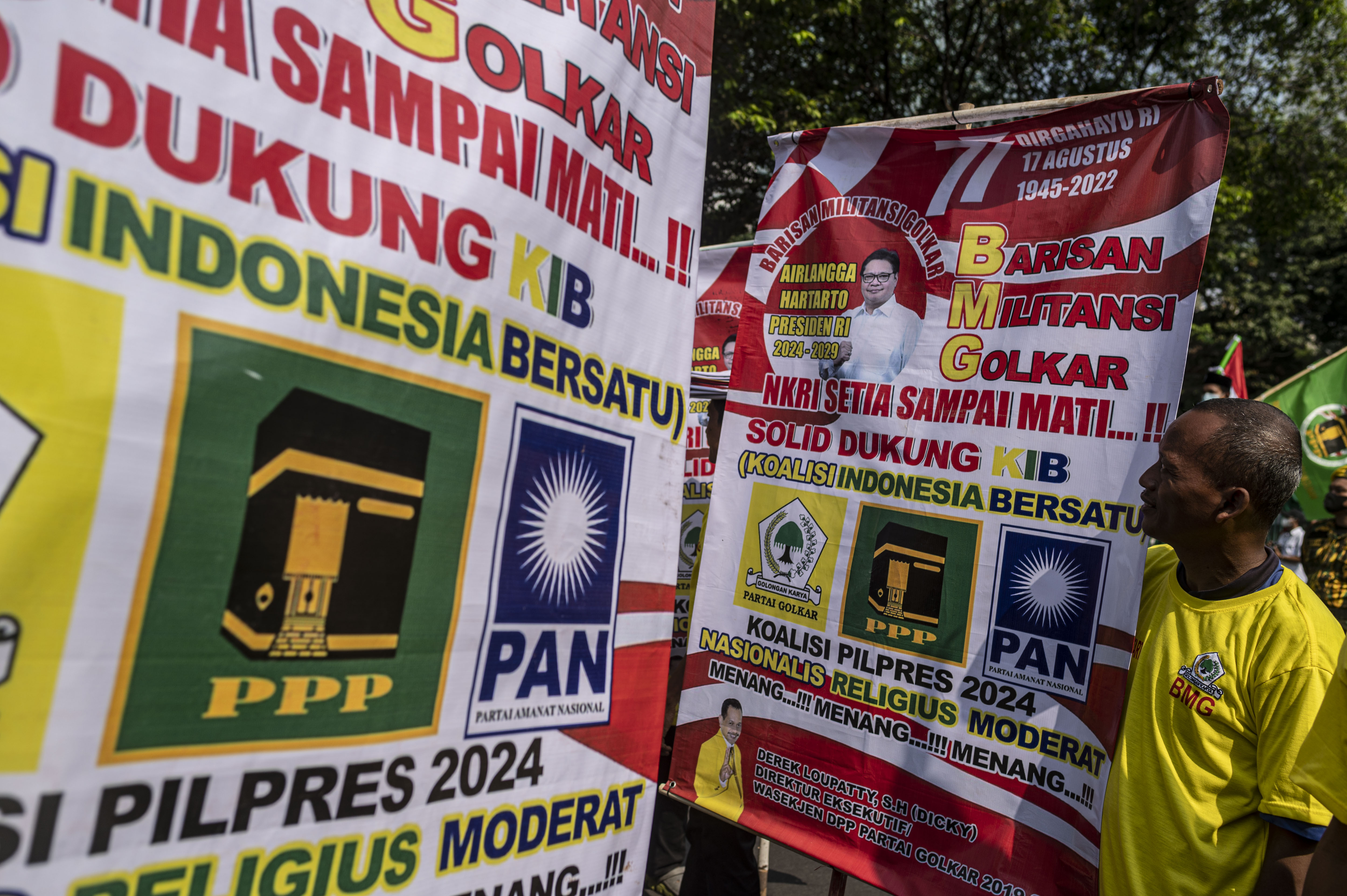 Koalisi Indonesia bersatu yang terdiri dari Golkar, PPP dan PAN