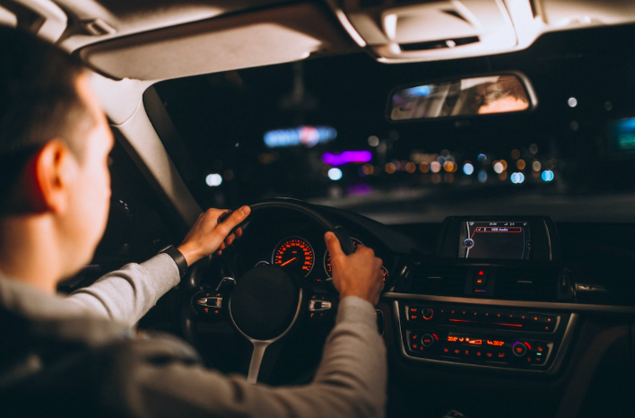 Ilustrasi - pengemudi mobil.