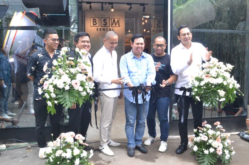 Pembukaan gerai BSM Rental Bandung di Jalan Ir H Juanda, Kota Bandung