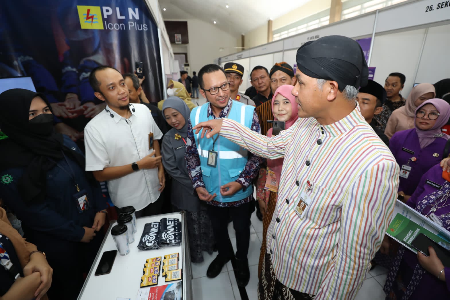 Gubernur Jateng Ganjar Pranowo di Cilacap Job And Education (JED) Fair 2023 di SMKN 1 Cilacap, Kabupaten Cilacap, Jateng, Kamis (2/2/2023)