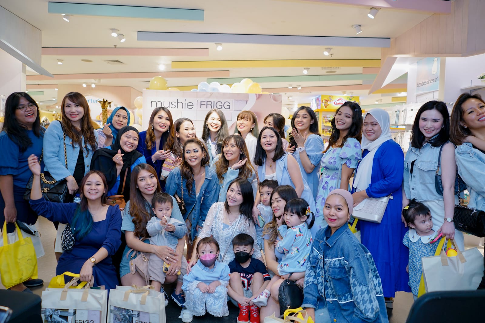 Acara Talkshow & Aktivitas Bersama Frigg dan Mushie yang diselengarakan di Seibu, Grand Indonesia, Jakarta, Jumat (24/2).