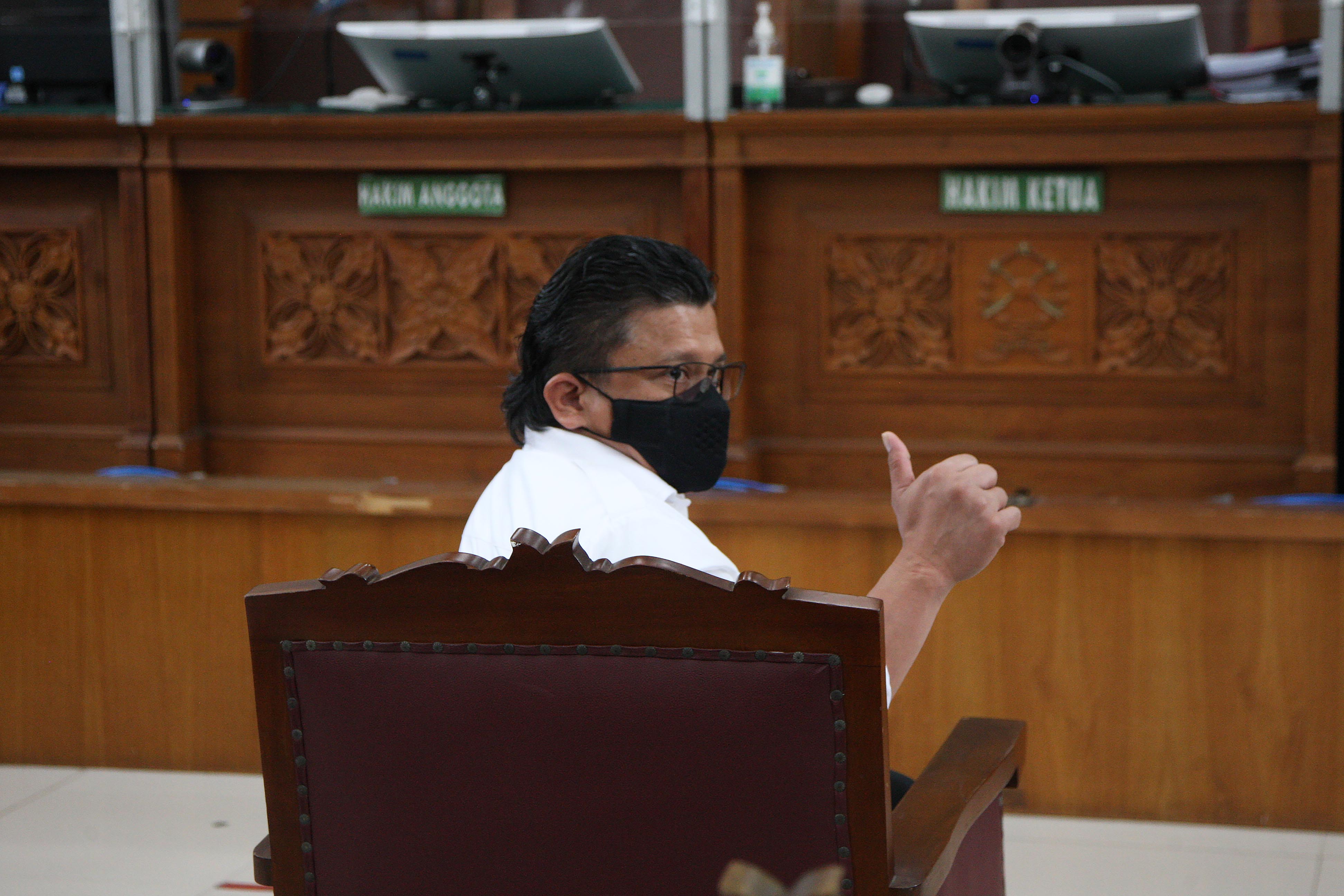 Ferdy Sambo tiba di ruang sidang untuk menjalani sidang putusan dalam kasus pembunuhan terhadap Brigadir Yoshua di PN Selatan.