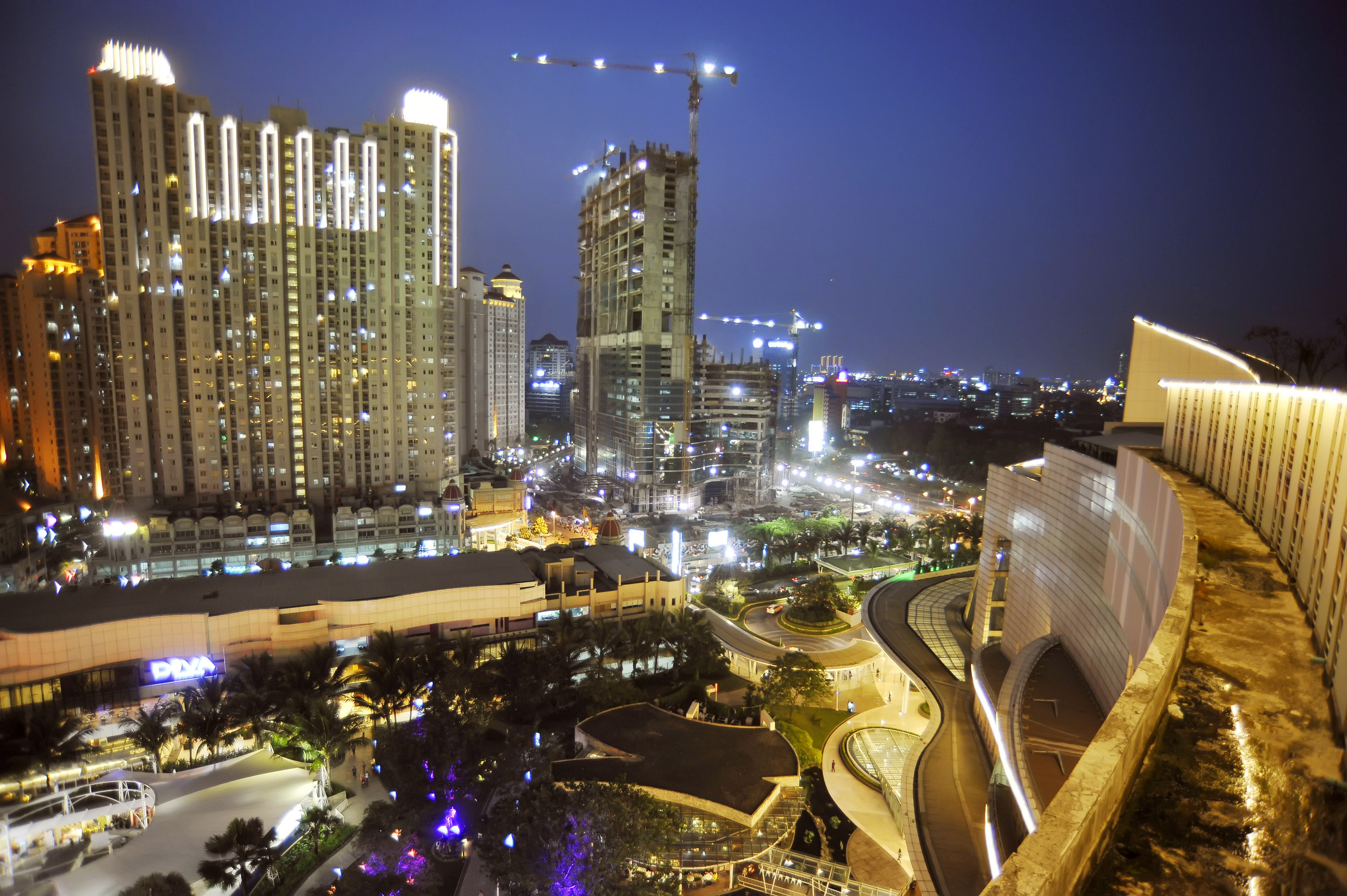 Lanskap apartemen Mediterania milik PT Agung Podomoro Land (APL) di Jalan S Parman, Jakarta Barat.