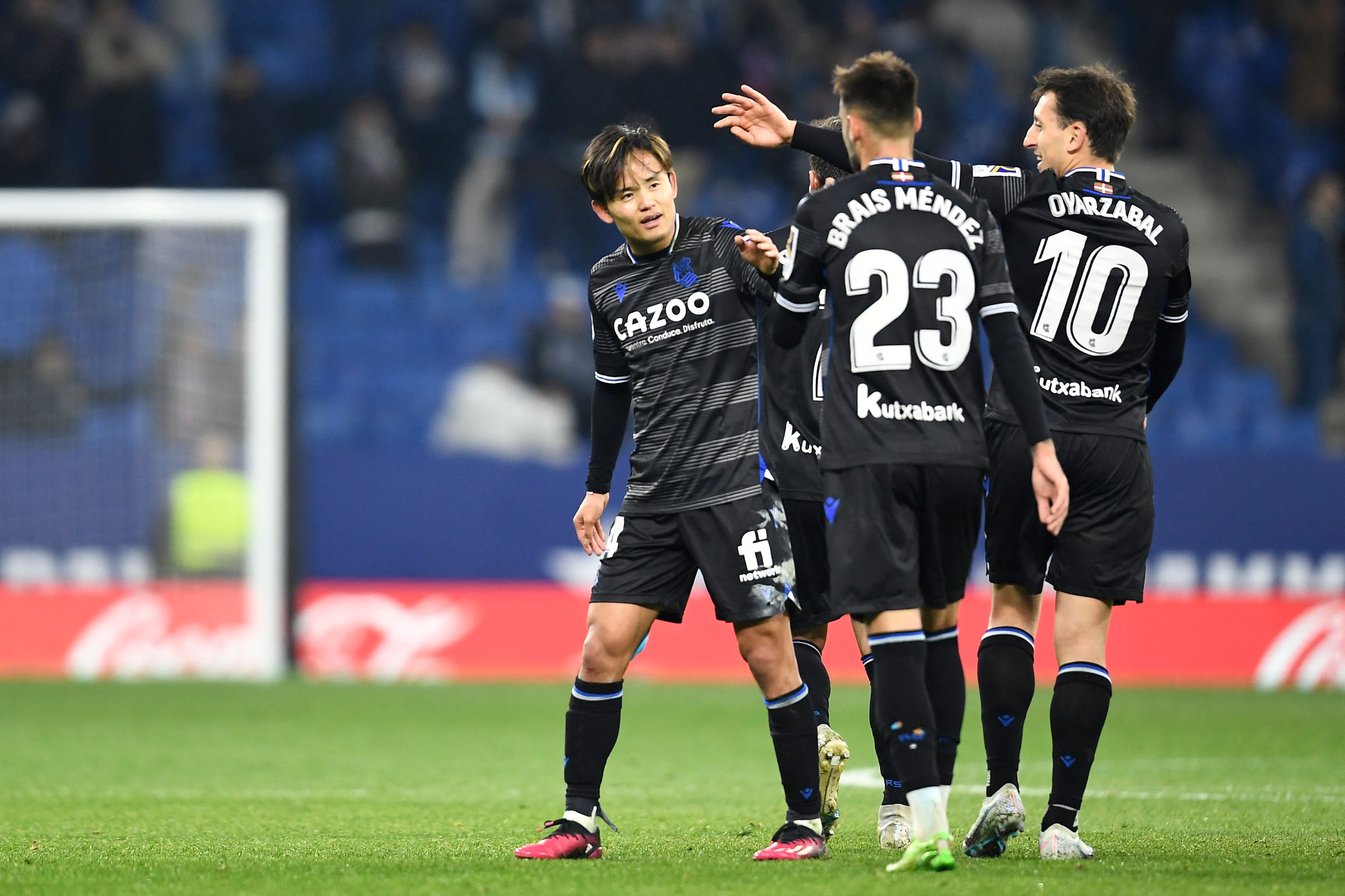 Para pemain Real Sociedad melakukan selebrasi usai mencetak gol ke gawang Espanyol di laga La Liga.