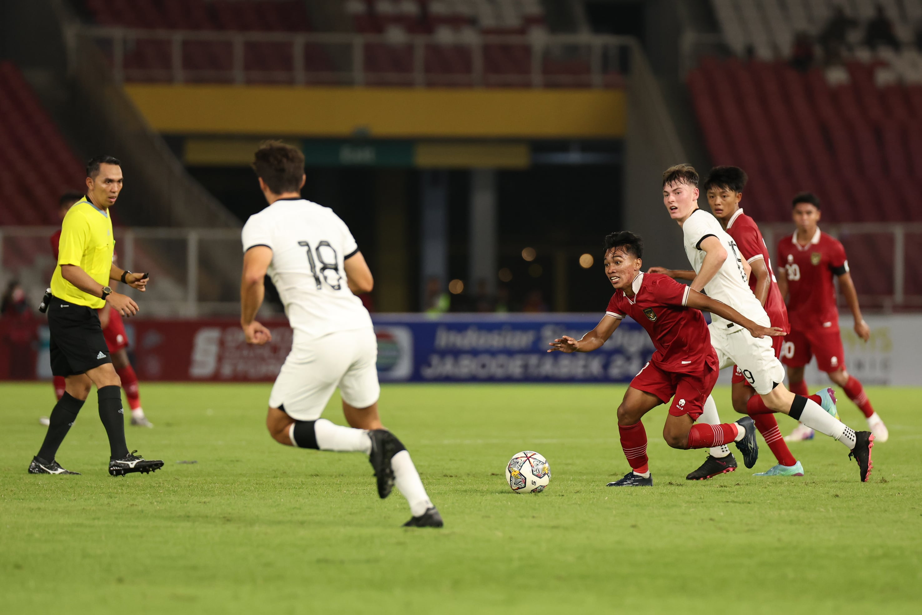 Laga uji coba internasional antara timnas U-20 Indonesia melawan Selandia Baru di SUGBK