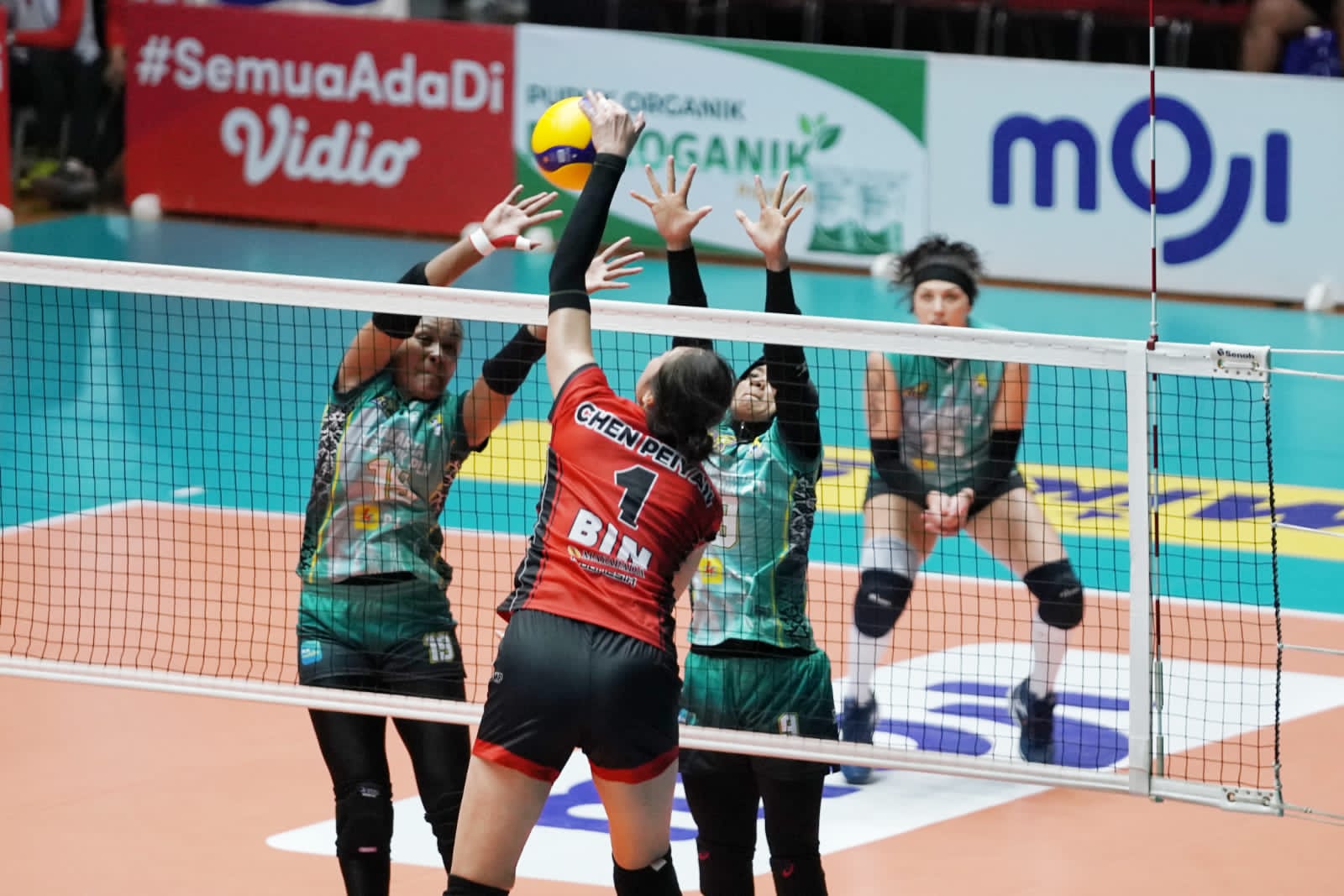 TIM voli putri Jakarta BIN raih kemenangan 3-2 atas tim Jakarta Elektrik PLN di GOR Tri Dharma Gresik, Jawa Timur, Kamis (2/2/2023).