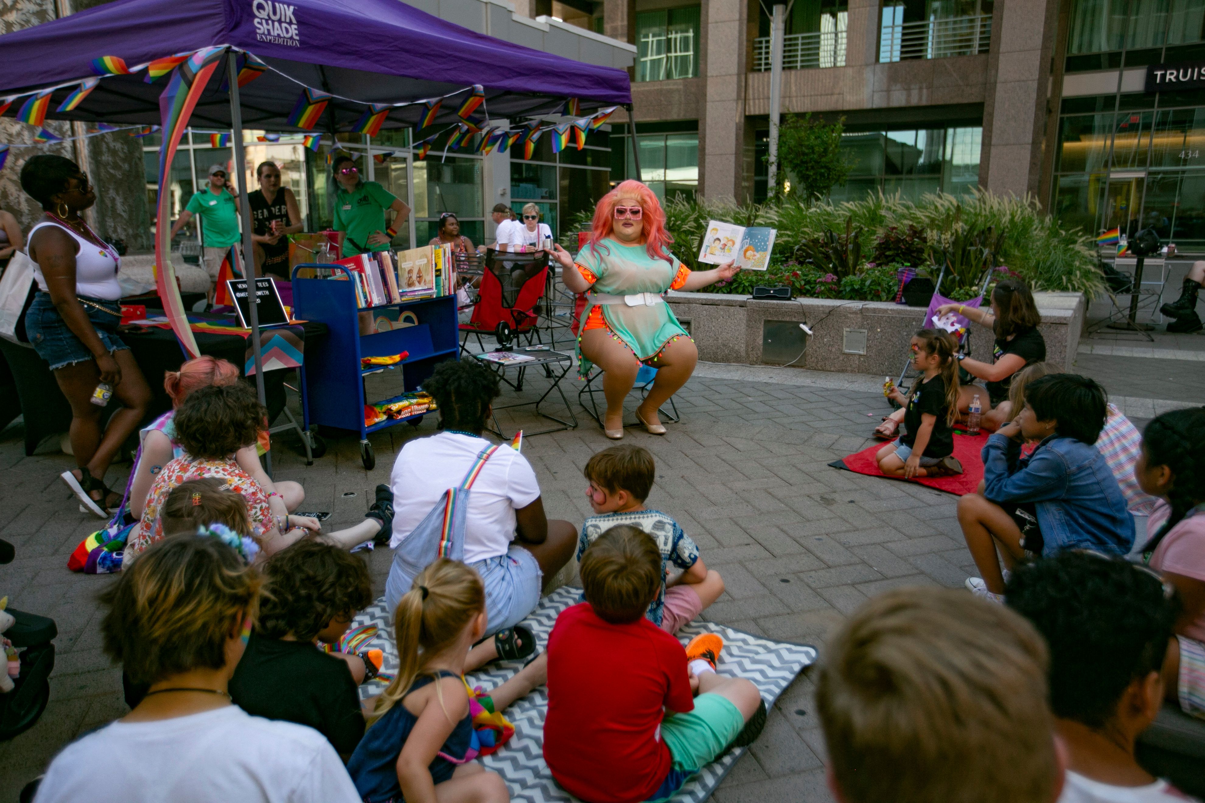 Sebuah acara Drag Queens di North Carolina, Amerika Serikat.