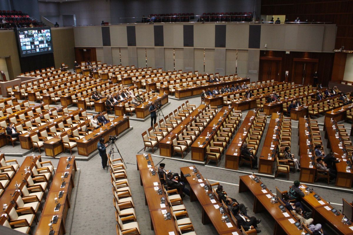 UU Cipta Kerja Ditolak, Mahfud MD: Biar Aja