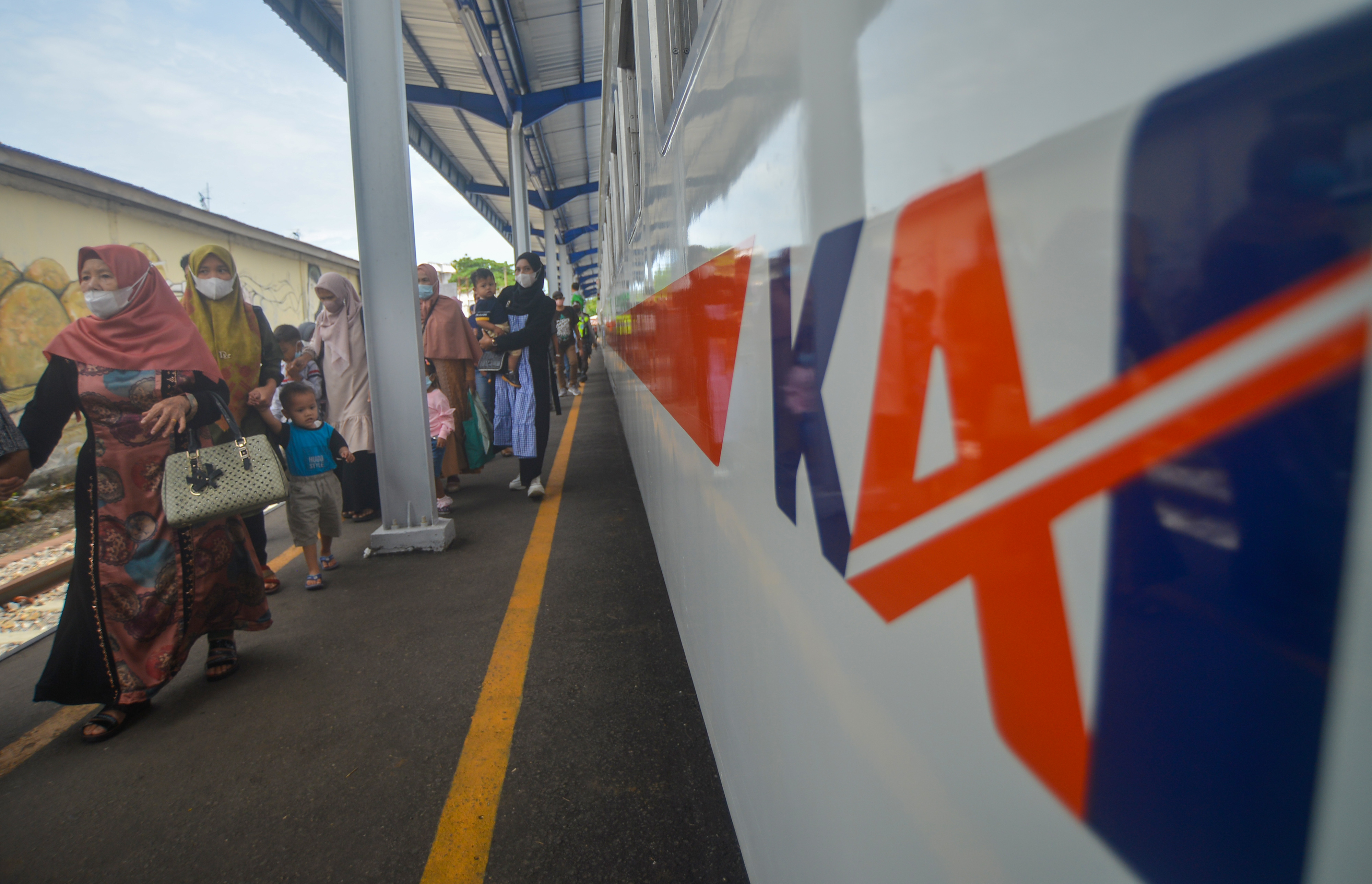 Ilustrasi kereta api di Padang