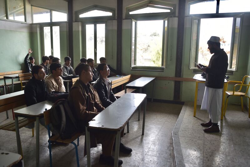 Sekolah di Afganistan yang kini hanya diisi murid laki-laki