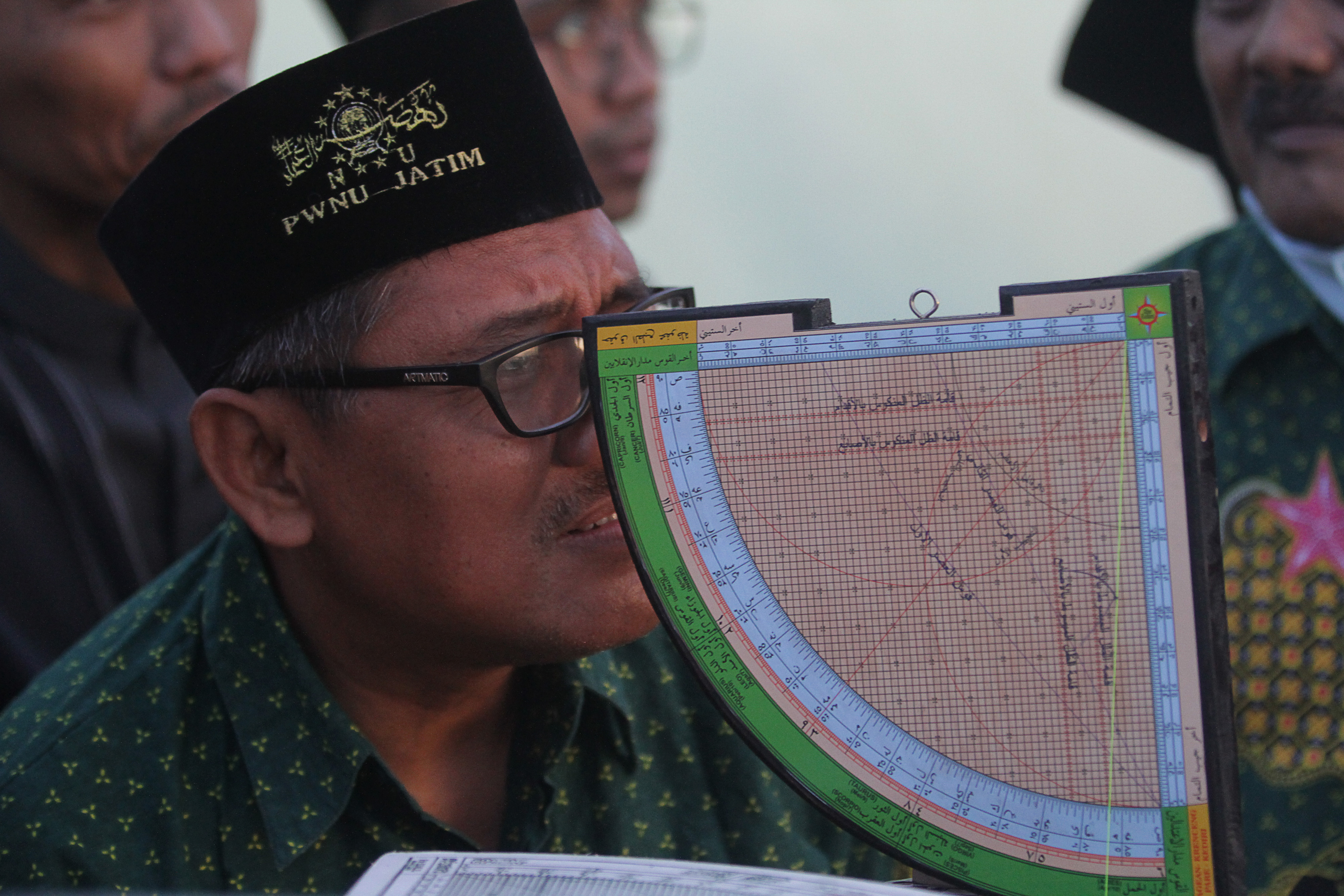 Pengamatan hilal Ramadan di atas Masjid Al-Mabrur, Nambangan, Surabaya, Jawa Timur, pada 2022 lalu.