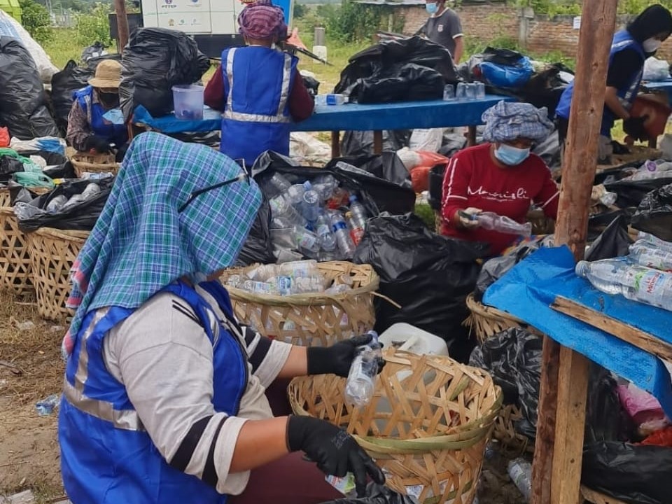 Bank Sampah Bersinar menyediakan collection point di tujuh desa di Balige.