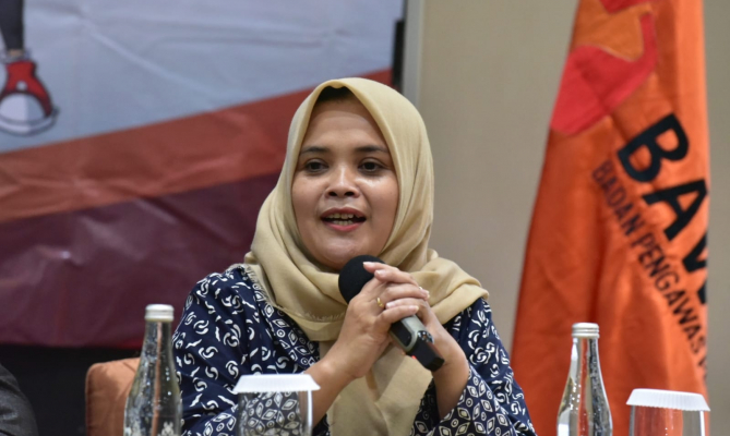 Anggota Bawas;i Lolly Suhenti