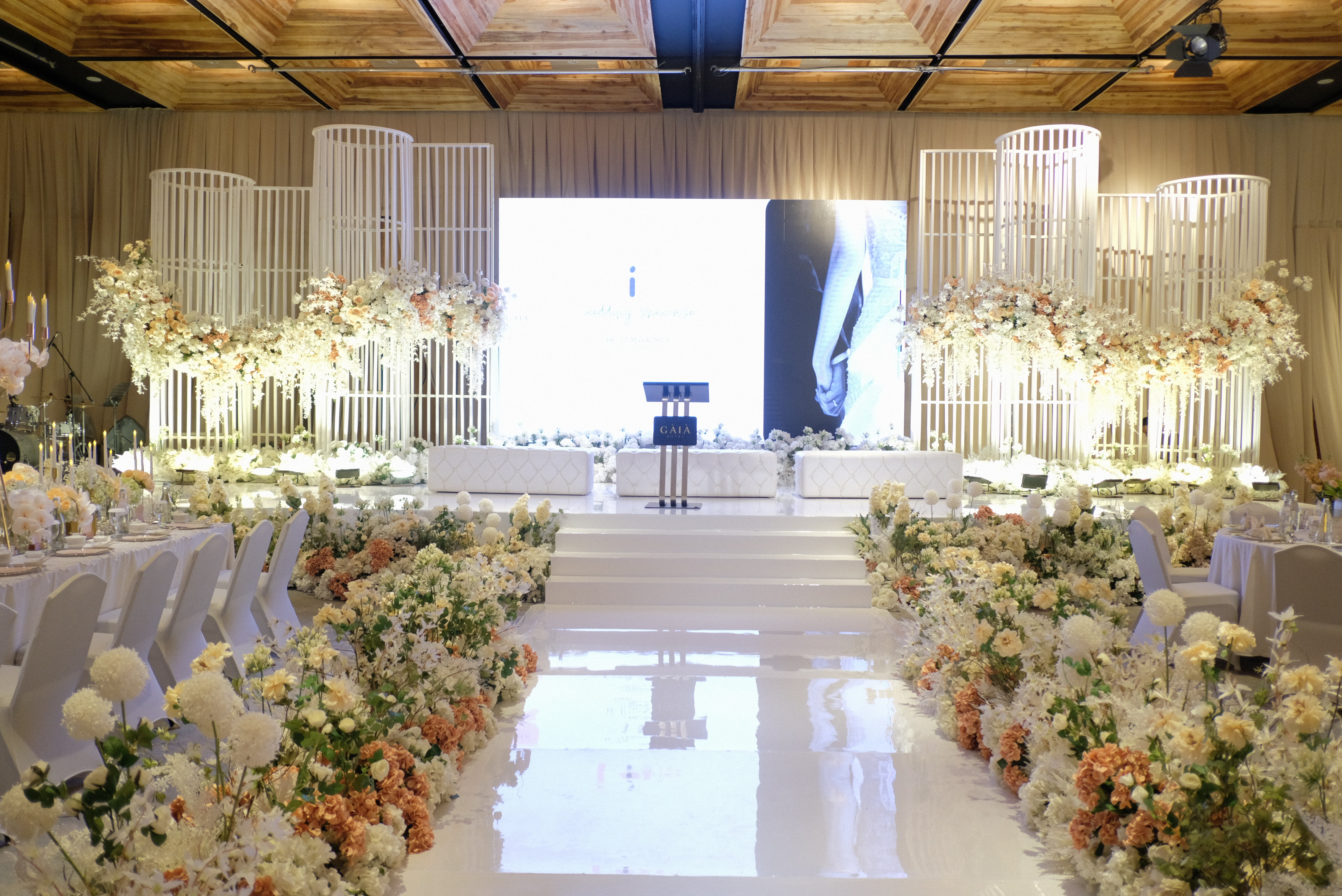 The Gaia Hotel Bandung menyiapkan pesta pernikahan dengan fasilitas lengkap