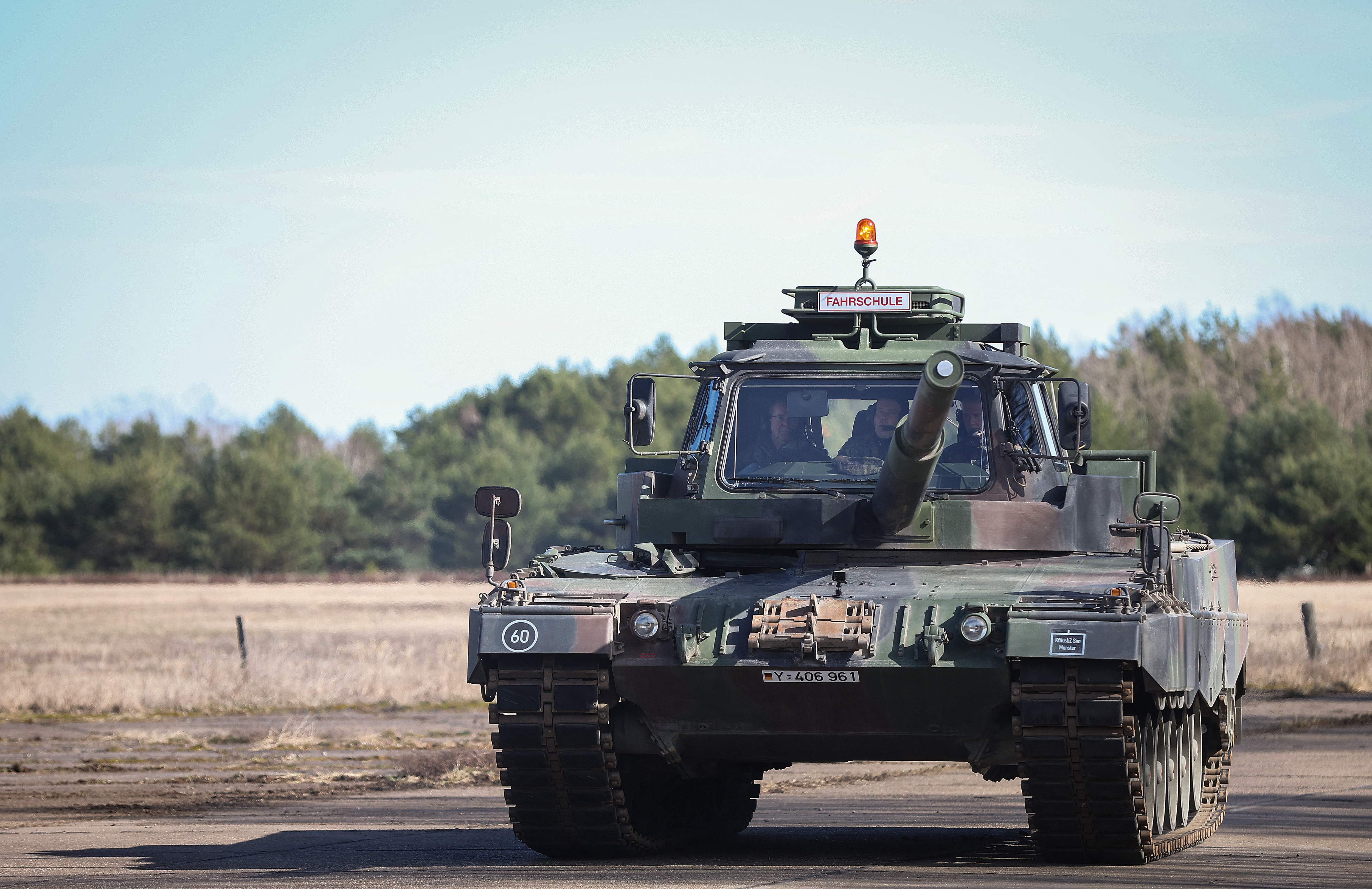  Tank Leopard 2A4 buatan Jerman