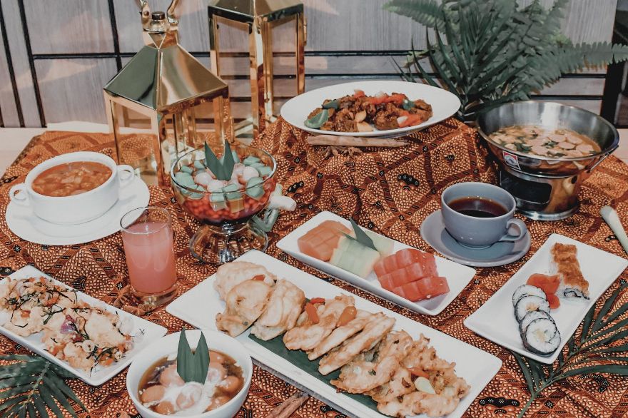 Mercure Bandung City Centre menawarkan banyak promo menarik dengan tajuk “Pesbukan” atau Pesta Bulan Keberkahan.