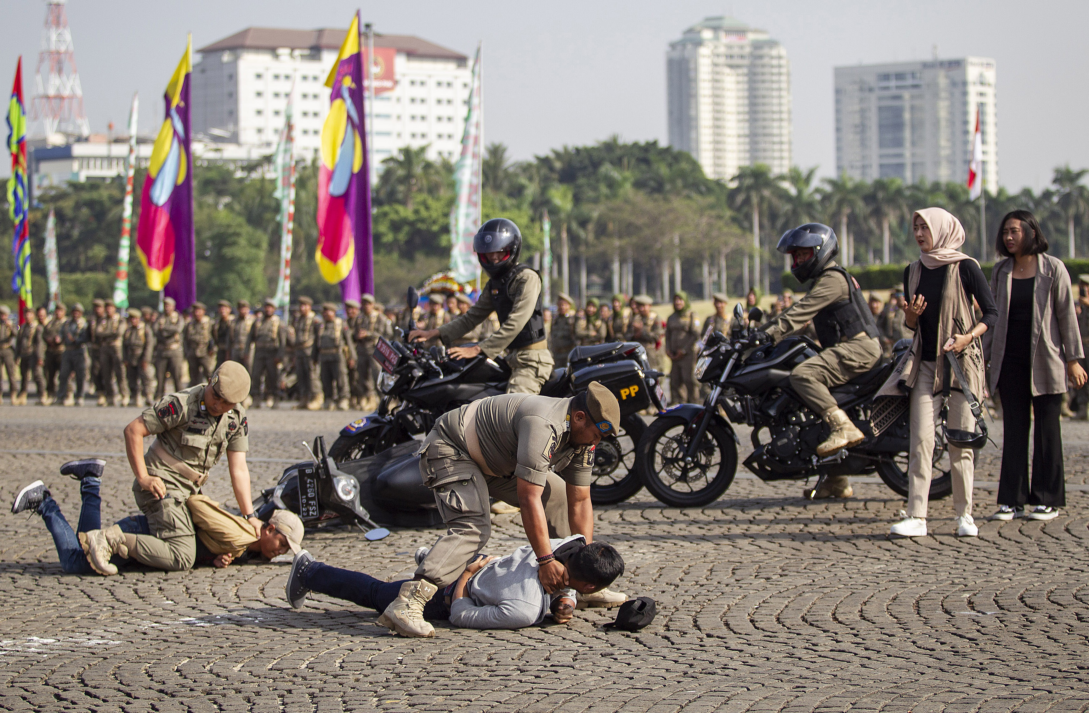 Satpol PP dan Satlinmas  Diminta Andil Jaga Perekonomian