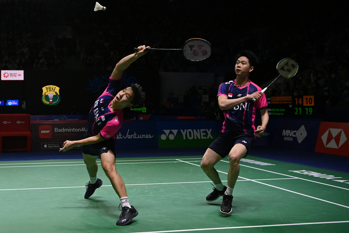 Pebulu tangkis ganda putra Indonesia Marcus Fernaldi Gideon (kiri) dan Kevin Sanjaya Sukamuljo