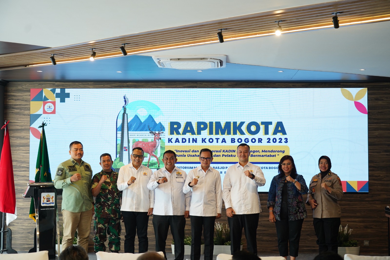 Foto bersama usai Rapat pimpinan kota (Rapimkot) Kamar Dagang dan Industri (Kadin) Kota Bogor, dengan Forkopimda Kota Bogor, Rabu (8/3)