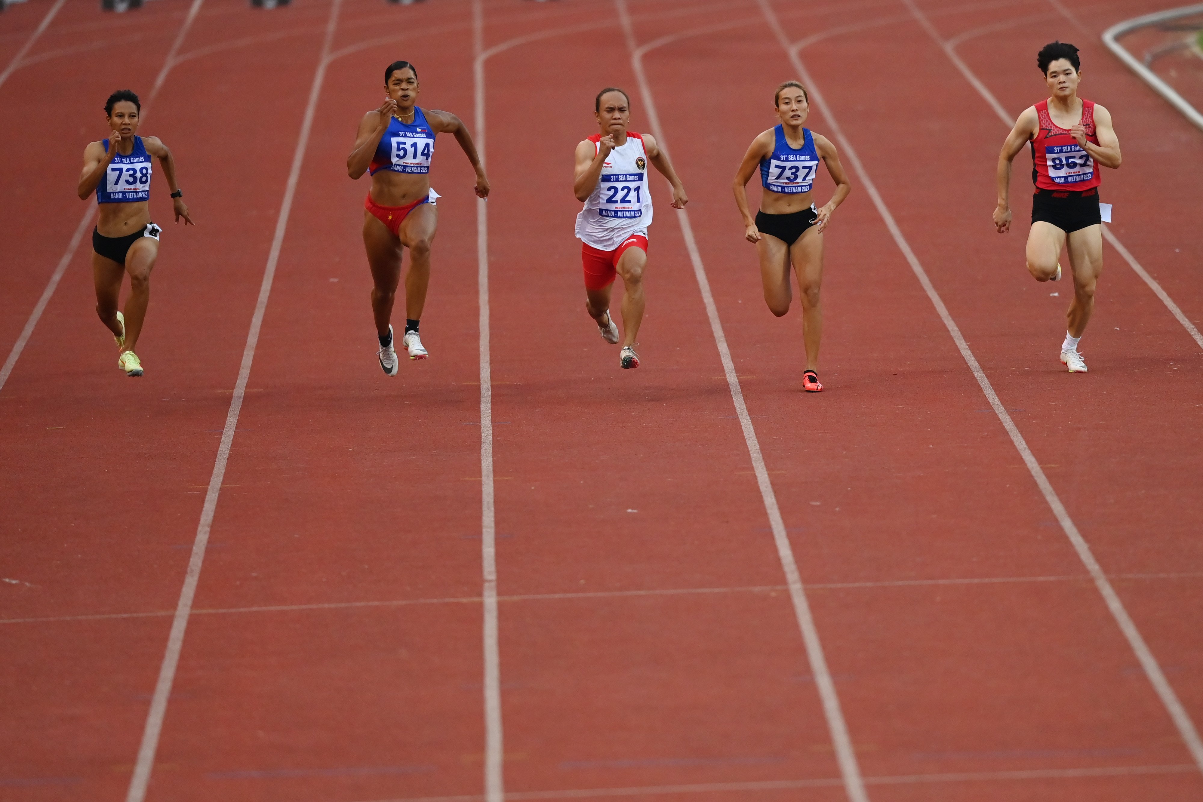 Para atlet berlomba di nomor lari 100 meter putri SEA Games 2021 Vietnam.