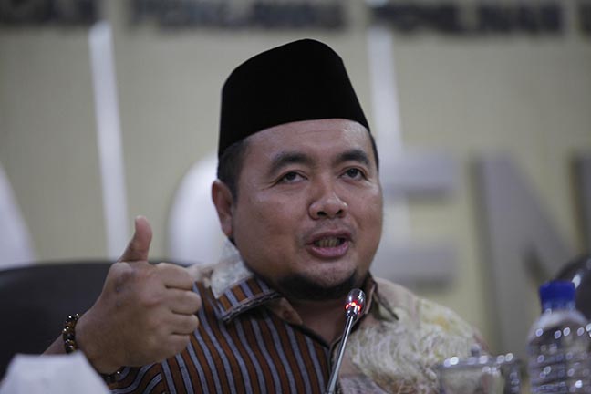 Komisioner Komisi Pemilihan Umum M Afifuddin menyampaikan paparan dalam diskusi terkait pelaksanaan Pemilu 2024 di Gedung Bawaslu, Jakarta.