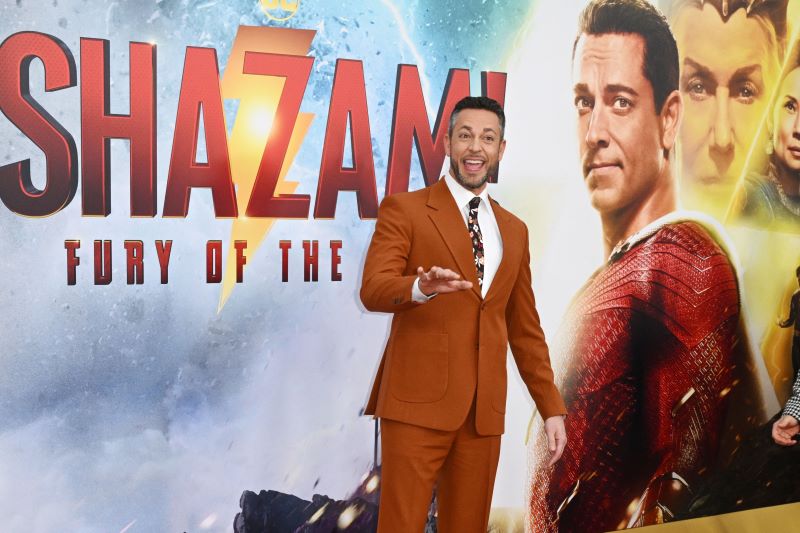 Zachary Levi menghadiri premier Shazam! Fury of the Gods.