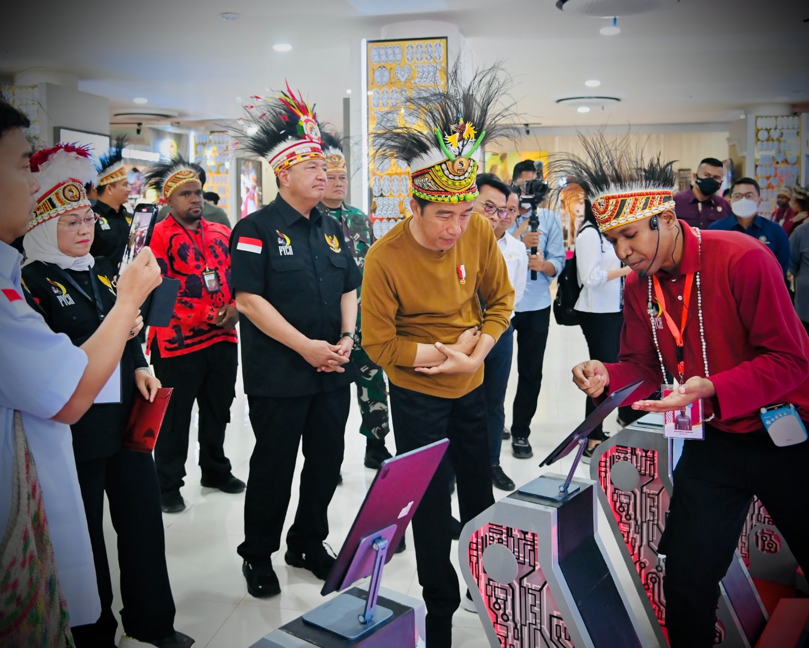 Presiden Joko Widodo saat menghadiri Papua Youth Creative Hub yang diselenggarakan di Jayapura.