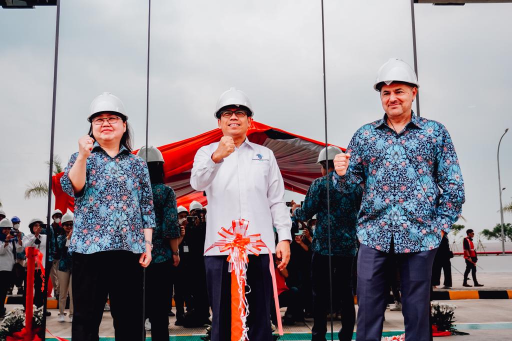 Acara peremsian pabrik baru PT Mowilex Indonesia (Mowilex) di Cikande, Serang, Banten, Selasa (21/3/2023).