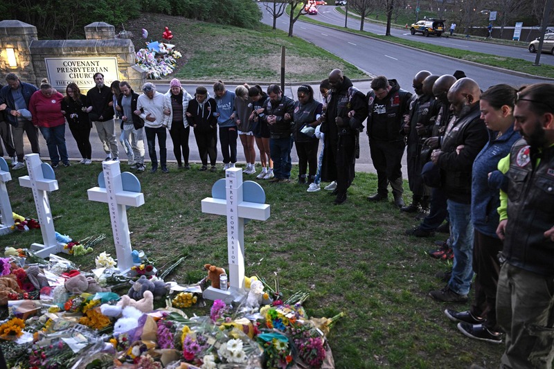 Warga berkabung atas peristiwa penembakan di sekolah di Nashville, AS