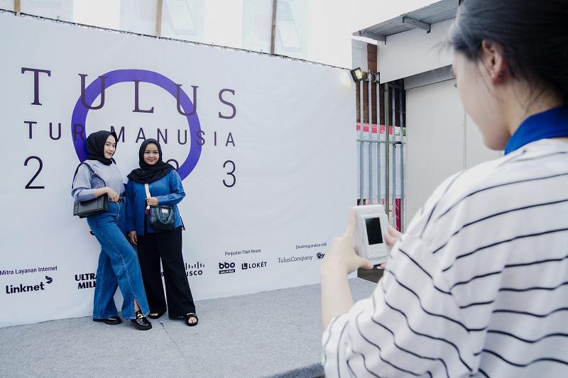 Booth aktivasi Ultra Milk bertajuk “Ruang Temu Rasa” yang ada di area konser 'Tulus Tur Manusia'  yang dilaksanakan di beberapa kota.