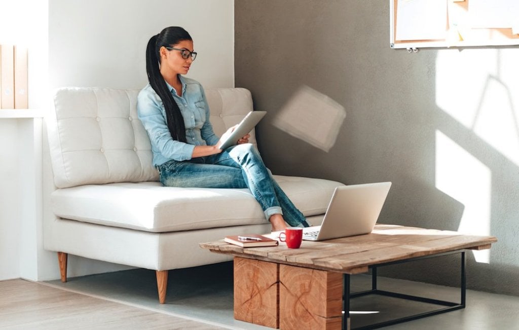 Ilustrasi duduk menyilangkan kaki